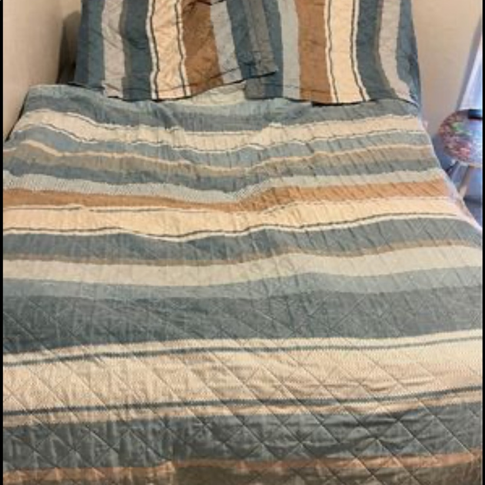 Bedding set.